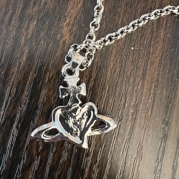 Vivienne Westwood Heart Orb Pendant Necklace Silver Tone Black Saturn Ring - Picture 4 of 10